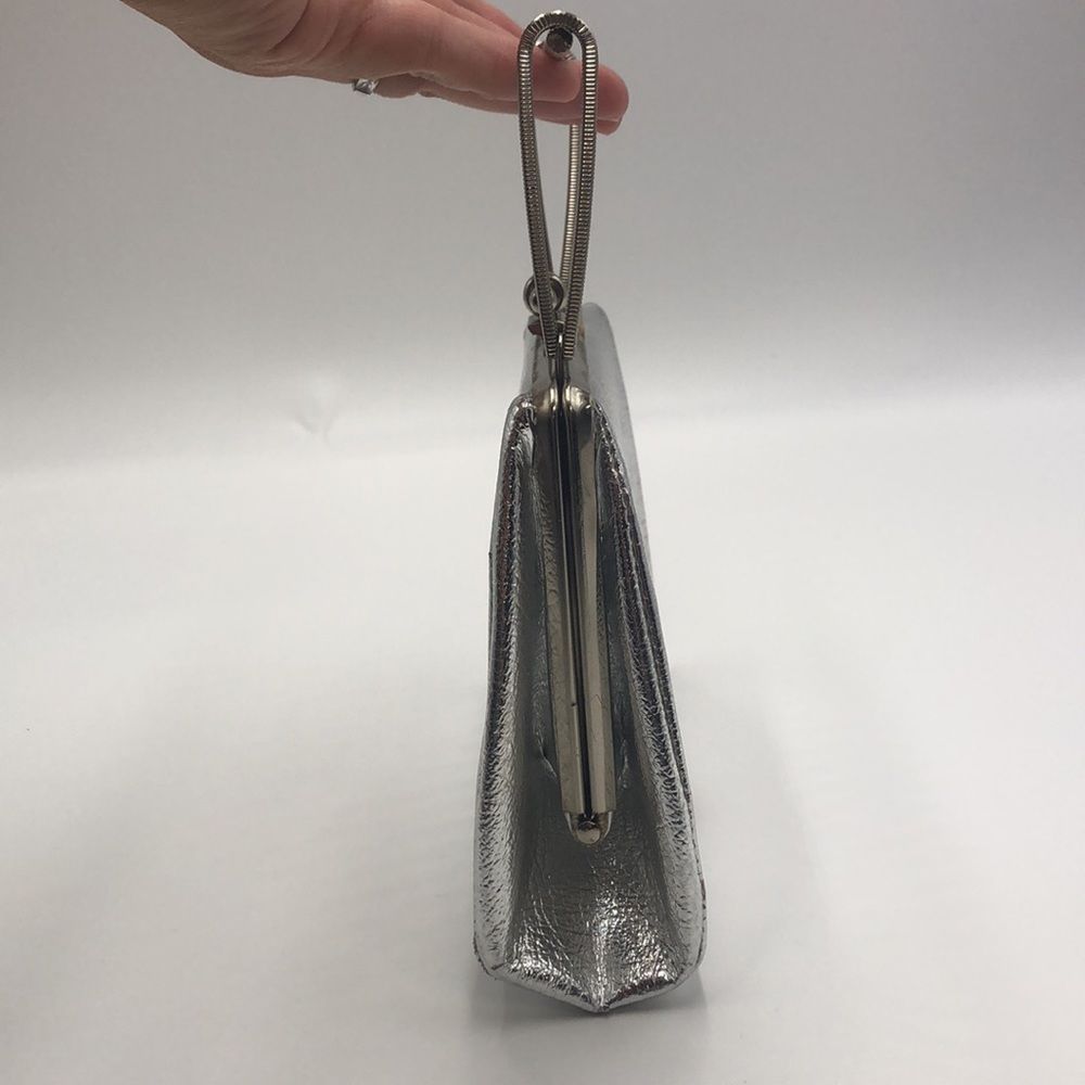 Vintage Silver Handbag with silver hardware handle and top snap closure - Picture 6 of 7